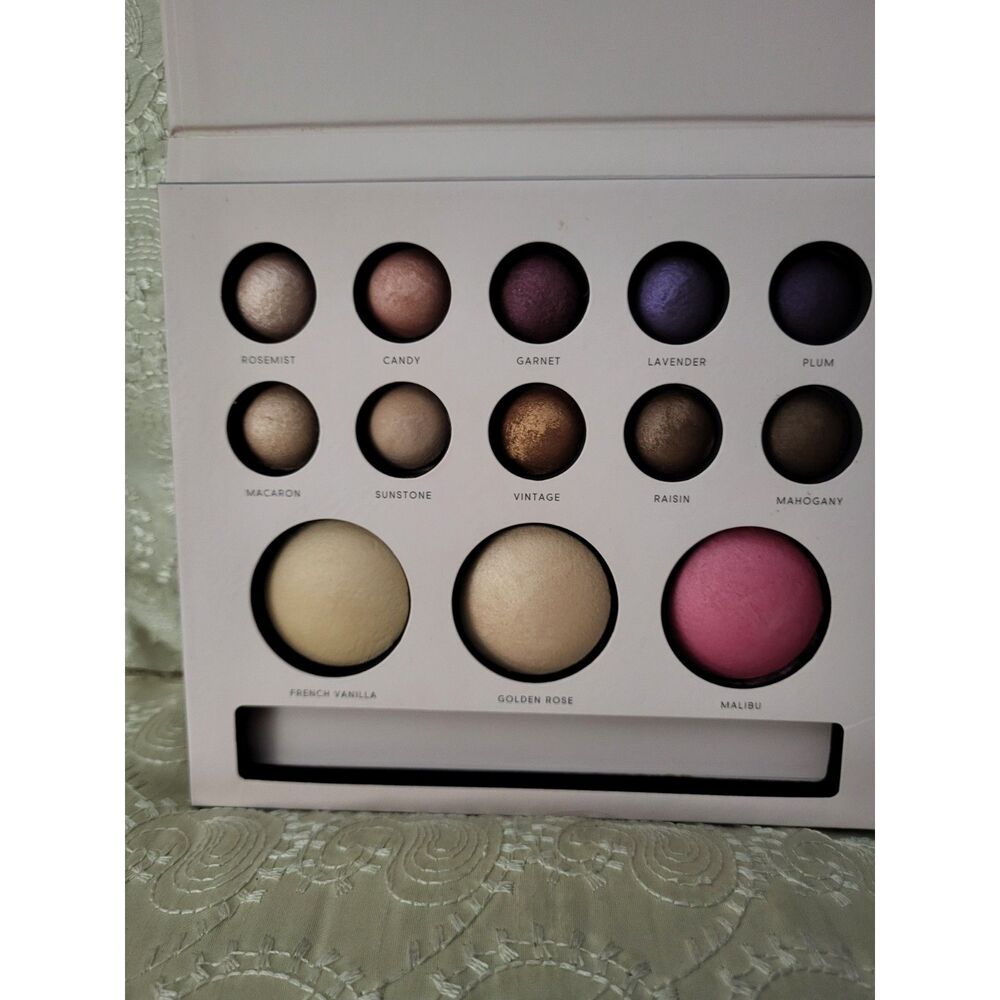 This is a Laura Geller Passport to Pretty Travel Palette.